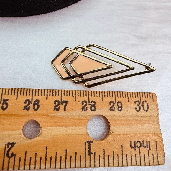 Vintage aged goldtone enamel pierced earrings - Picture 5 of 5